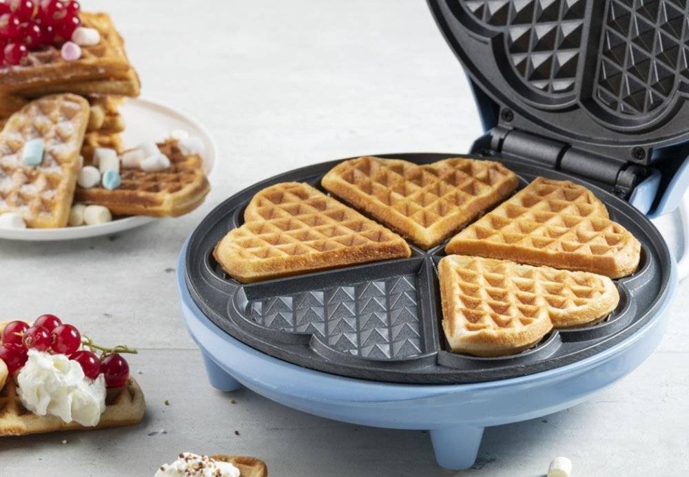 Aparat pentru vafe in forma de inima Bestron ASW217B, 700W, albastru, cu suprafata antiaderenta (Produs in stare buna fara urme de utilizare, ambalaj in stare buna)