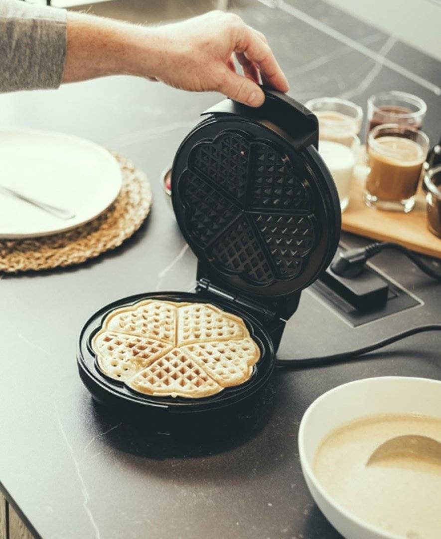 Aparat pentru vafe Severin WA 2103, 1300 W, Termostat reglabil (Produs in stare buna cu usoare urme de utilizare, ambalaj in stare buna)