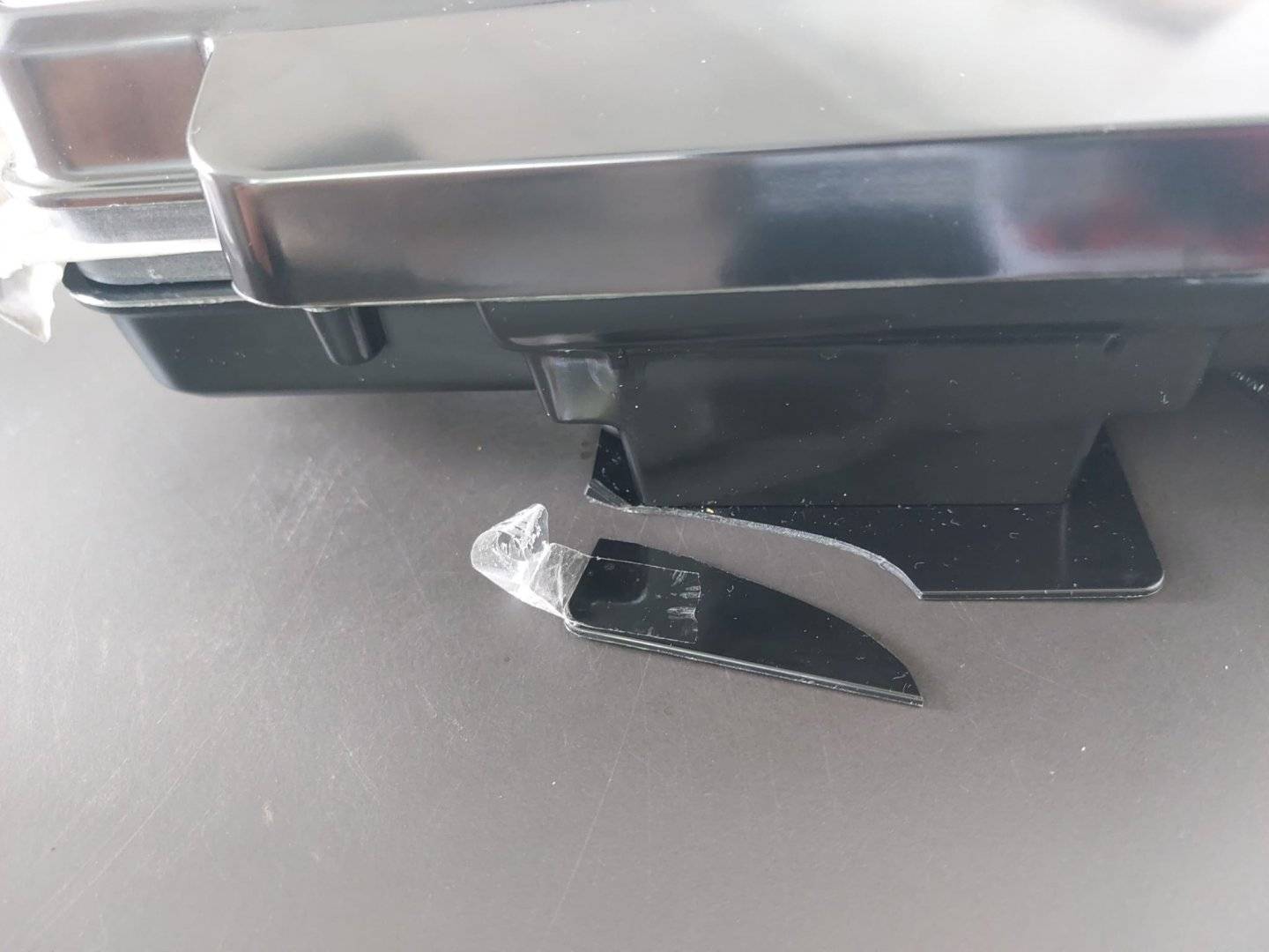 Bestron ASM90XLSAT – Sandwich Maker XL - PRODUS RESIGILAT, FARA URME DE UTILIZARE, DAR CU UN DEFECT VIZIBIL (VEZI FOTO)