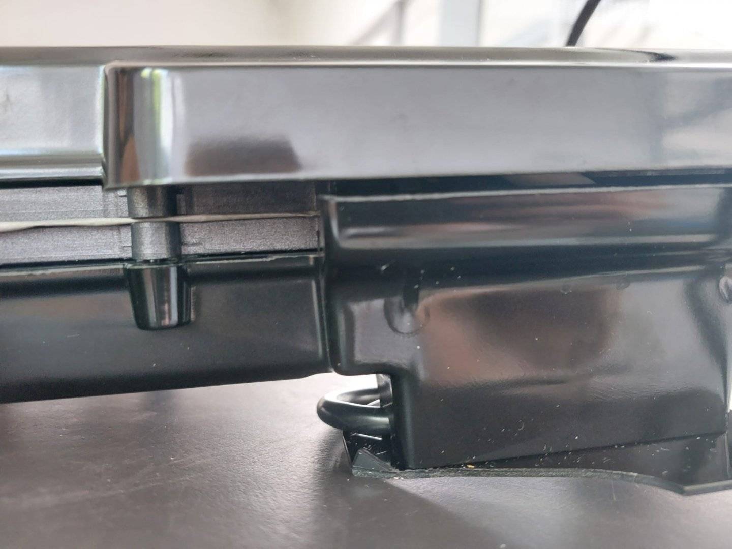 Bestron ASM90XLSAT – Sandwich Maker XL - PRODUS RESIGILAT, FARA URME DE UTILIZARE, DAR CU UN DEFECT VIZIBIL (VEZI FOTO)