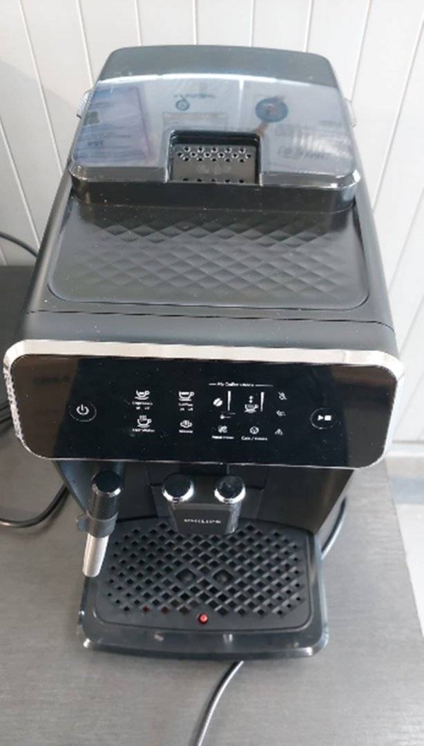 Espressor automat Philips Seria 2200 EP2220, 1500W, 15 bari, rasnita integrata, sistem spumare lapte, negru (Produs resigilat cu urme de utilizare)