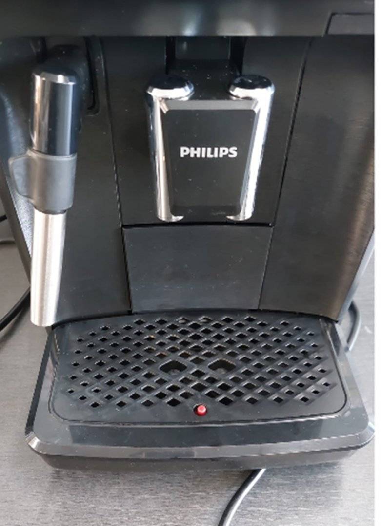 Espressor automat Philips Seria 2200 EP2220, 1500W, 15 bari, rasnita integrata, sistem spumare lapte, negru (Produs resigilat cu urme de utilizare)