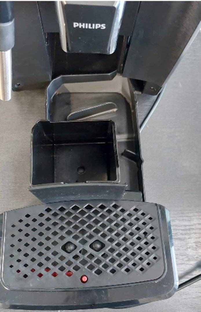 Espressor automat Philips Seria 2200 EP2220, 1500W, 15 bari, rasnita integrata, sistem spumare lapte, negru (Produs resigilat cu urme de utilizare)
