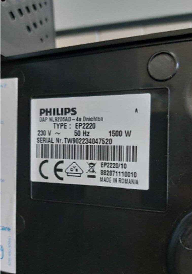 Espressor automat Philips Seria 2200 EP2220/10, 1500W, 15 bari, rasnita integrata, sistem spumare lapte, negru (Produs resigilat cu urme de utilizare)