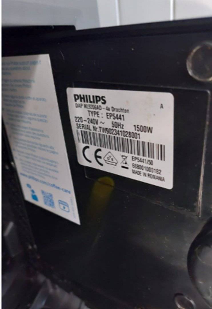 Espressor automat Philips Seria 5400 LatteGo EP5441/50, 1500W, 15 bari, 12 bauturi, rasnita ceramica, display color, negru (Produs resigilat cu urme de utilizare)
