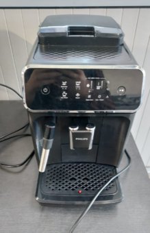 Espressor automat Philips Seria 2200 EP2220, 1500W, 15 bari, rasnita integrata, sistem spumare lapte, negru (Produs resigilat cu urme de utilizare)