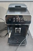Espressor automat Philips Seria 2200 EP2220, 1500W, 15 bari, rasnita integrata, sistem spumare lapte, negru (Produs resigilat cu urme de utilizare)